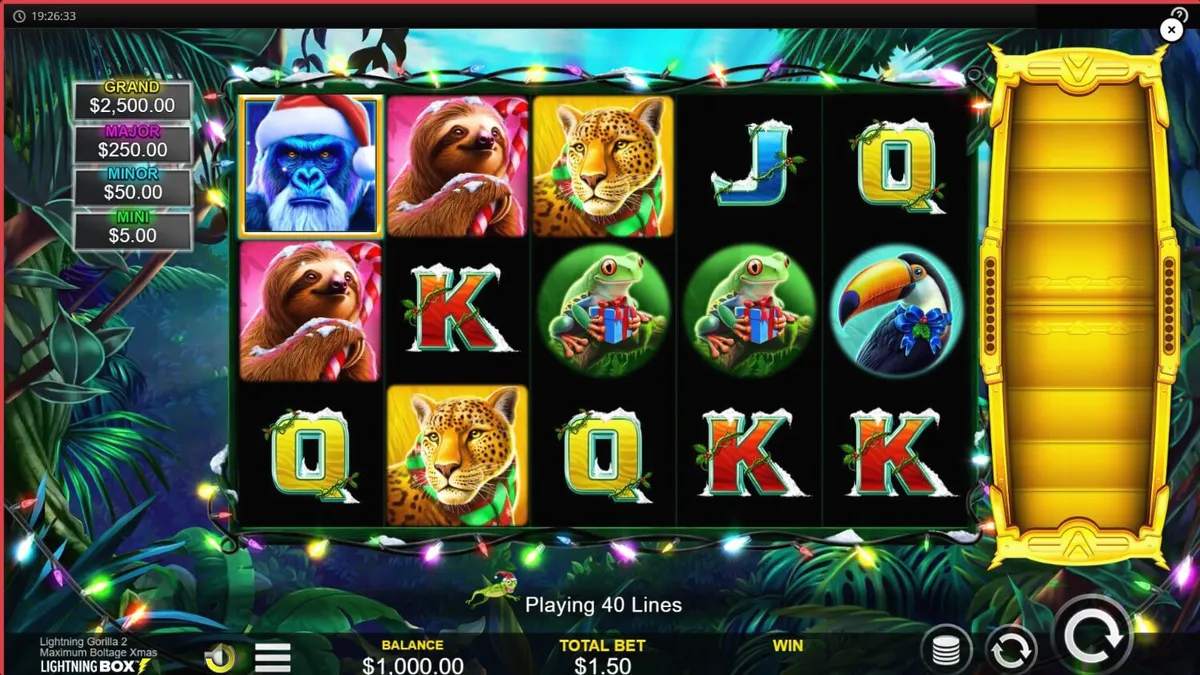 Tampilan visual slot Lightning Gorilla 2 Xmas dengan tema hutan tropis dan dekorasi Natal.